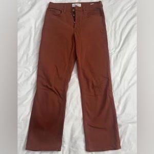 Aritzia - denim forum Arlo high rise 28L jeans in a brown colour. Size 30